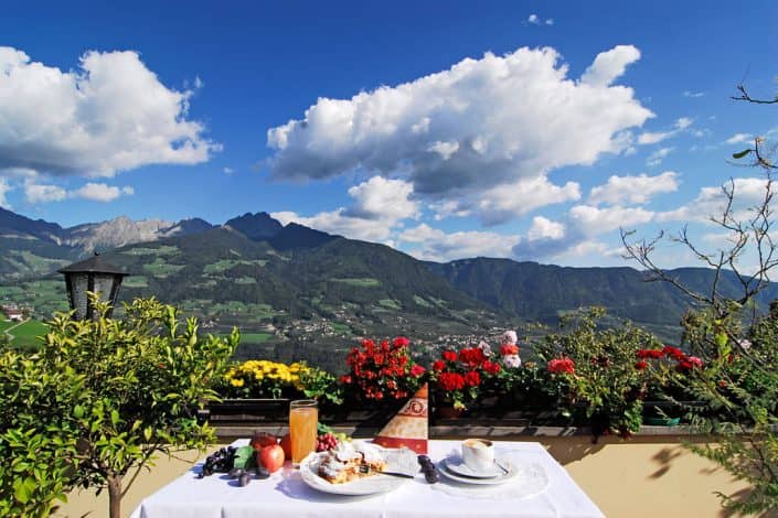 Aktuelles Dorf Tirol bei Meran